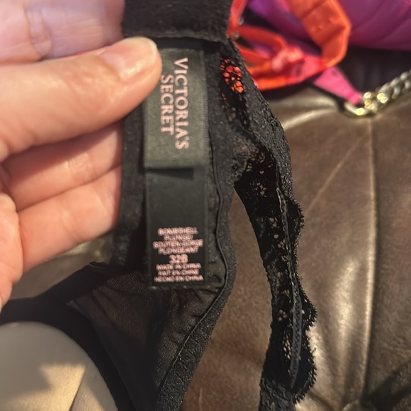 Victoria secret bombshell plunge 32B - Picture 4 of 5